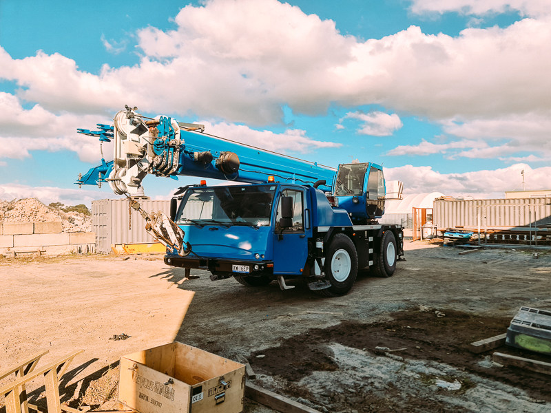 FCS crane hire melbourne 40 T crane blue